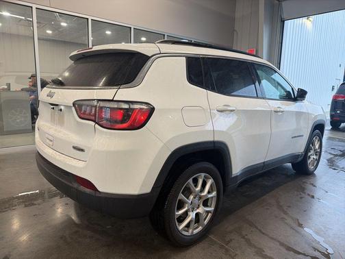 Bright White Clearcoat 2023 Jeep Compass Latitude Lux