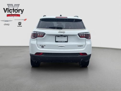Bright White Clearcoat 2023 Jeep Compass Latitude Lux