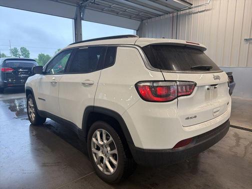 Bright White Clearcoat 2023 Jeep Compass Latitude Lux