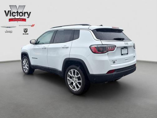 Bright White Clearcoat 2023 Jeep Compass Latitude Lux