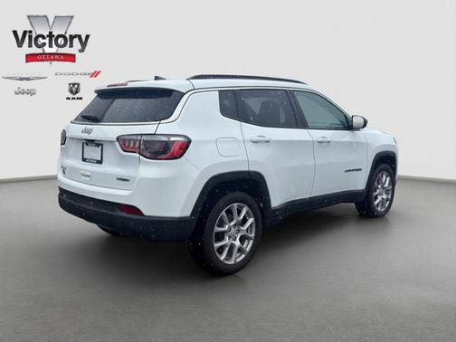 Bright White Clearcoat 2023 Jeep Compass Latitude Lux