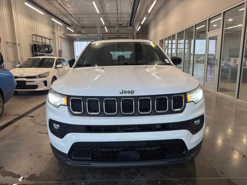 Bright White Clearcoat 2023 Jeep Compass Latitude Lux