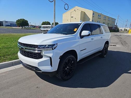 2023 Chevrolet Suburban LS