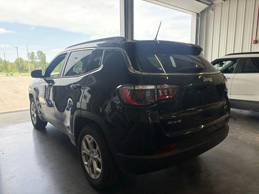 Diamond Black Crystal Pearlcoat 2024 Jeep Compass Latitude