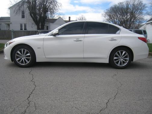 2017 INFINITI Q50 Base