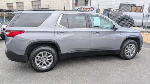 Pepperdust Metallic 2019 Chevrolet Traverse LT Cloth