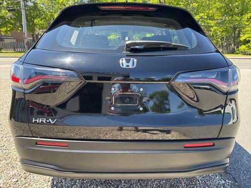 Crystal Black Pearl 2024 Honda HR-V LX