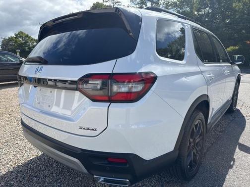 2025 Honda Pilot Touring 8-Passenger