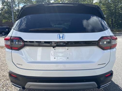 2025 Honda Pilot Touring 8-Passenger