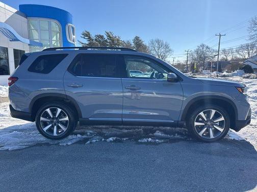 2025 Honda Pilot Touring 8-Passenger