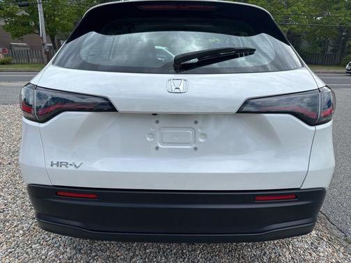 Platinum White Pearl 2024 Honda HR-V LX