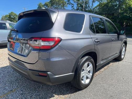 2023 Honda Pilot AWD LX