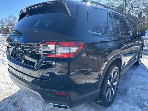 2023 Honda Pilot Touring 8-Passenger