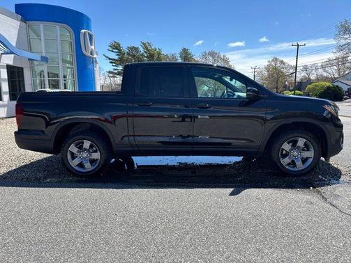 Crystal Black Pearl 2025 Honda Ridgeline TrailSport
