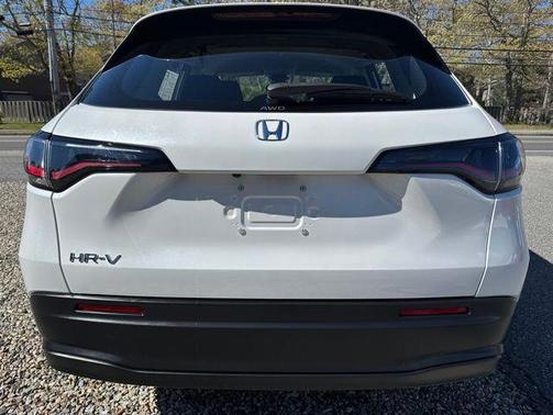 Platinum White Pearl 2023 Honda HR-V LX