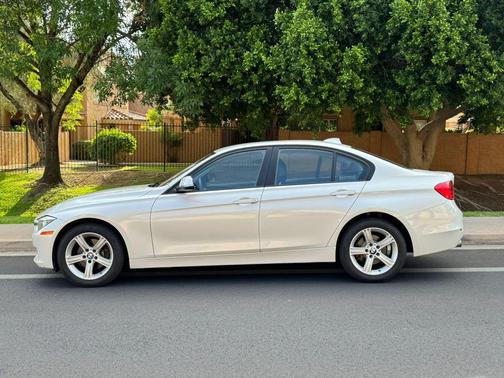 White 2015 BMW 320 i