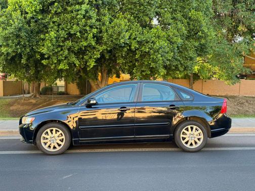 Black 2009 Volvo S40 2.4i