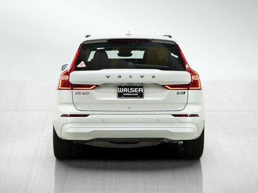 Crystal White Metallic 2023 Volvo XC60 B5 Core