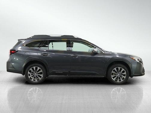 Crystal Black Pearl 2025 Subaru Outback Touring