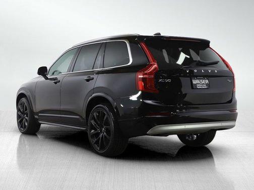 2022 Volvo XC90 T6 Momentum