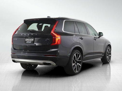 2021 Volvo XC90 T6 Momentum
