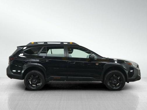 Crystal Black Silica 2024 Subaru Outback Wilderness