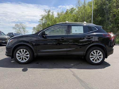 Magnetic Black Pearl 2020 Nissan Rogue Sport SV
