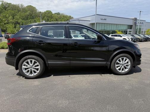 Magnetic Black Pearl 2020 Nissan Rogue Sport SV
