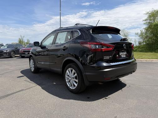 Magnetic Black Pearl 2020 Nissan Rogue Sport SV