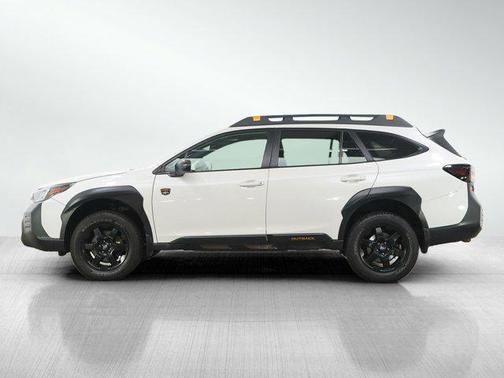 Crystal White Pearl 2022 Subaru Outback Wilderness