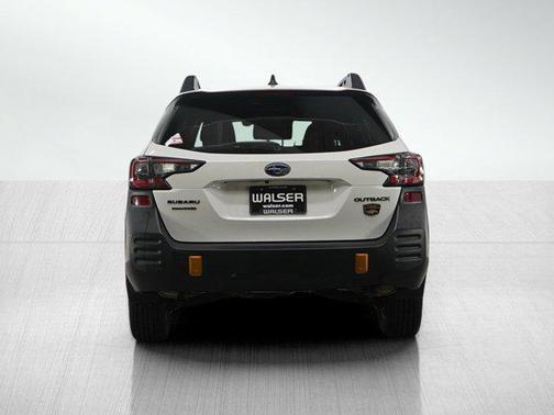 Crystal White Pearl 2022 Subaru Outback Wilderness