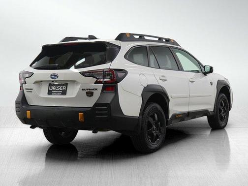 Crystal White Pearl 2022 Subaru Outback Wilderness
