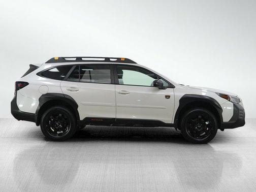 Crystal White Pearl 2022 Subaru Outback Wilderness