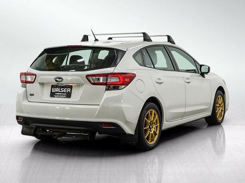 Crystal White Pearl 2019 Subaru Impreza 2.0i