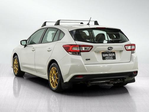 Crystal White Pearl 2019 Subaru Impreza 2.0i