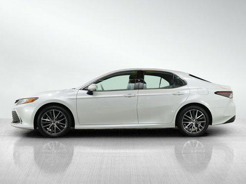 2022 Toyota Camry Hybrid XLE