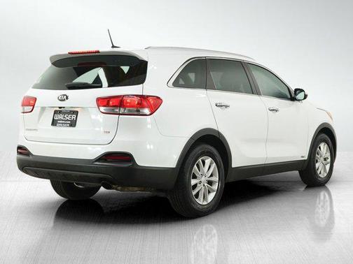 Snow White Pearl 2017 Kia Sorento LX