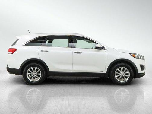 Snow White Pearl 2017 Kia Sorento LX