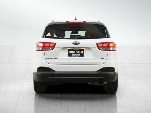 Snow White Pearl 2017 Kia Sorento LX