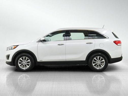 Snow White Pearl 2017 Kia Sorento LX