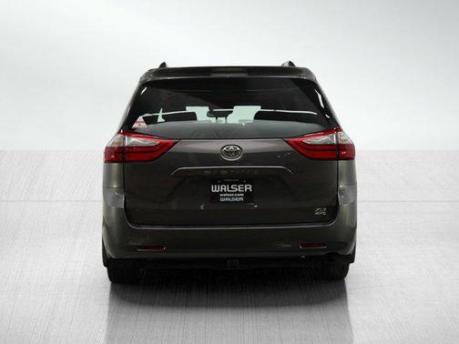 2016 Toyota Sienna XLE