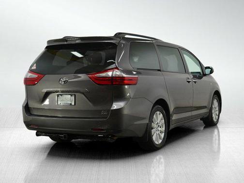 2016 Toyota Sienna XLE