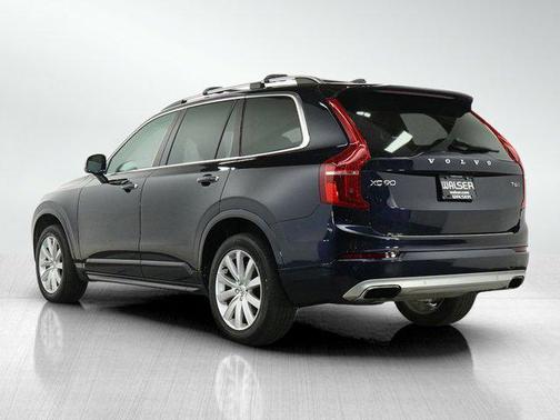 2016 Volvo XC90 T6 Momentum