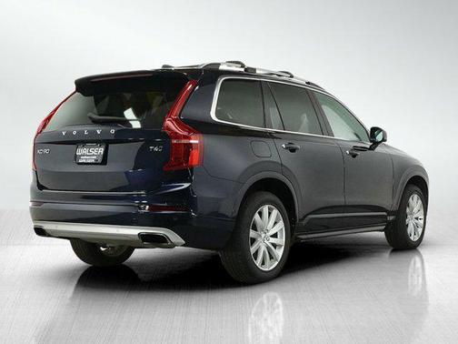 2016 Volvo XC90 T6 Momentum