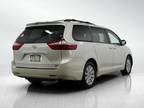 2017 Toyota Sienna XLE
