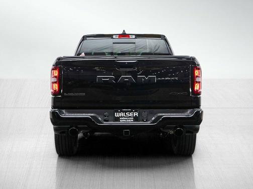 Diamond Black Crystal Pearlcoat 2025 RAM 1500 Laramie