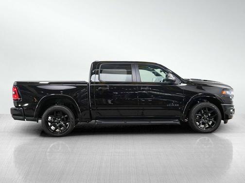 Diamond Black Crystal Pearlcoat 2025 RAM 1500 Laramie