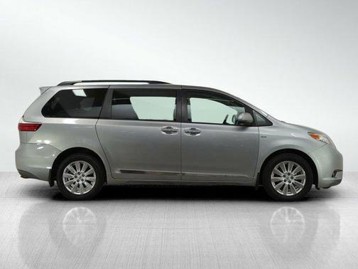 2017 Toyota Sienna XLE