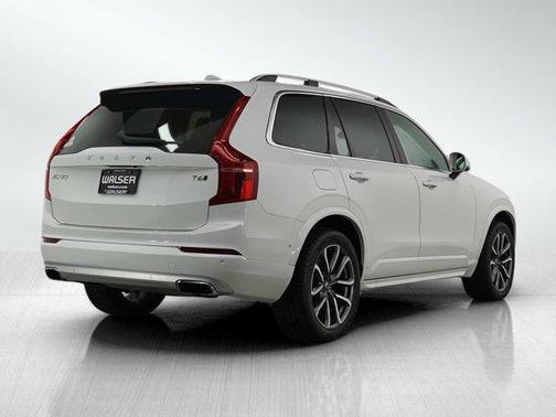 2017 Volvo XC90 T6 Momentum