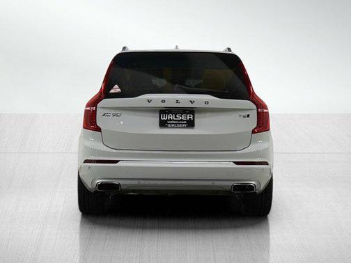 2017 Volvo XC90 T6 Momentum